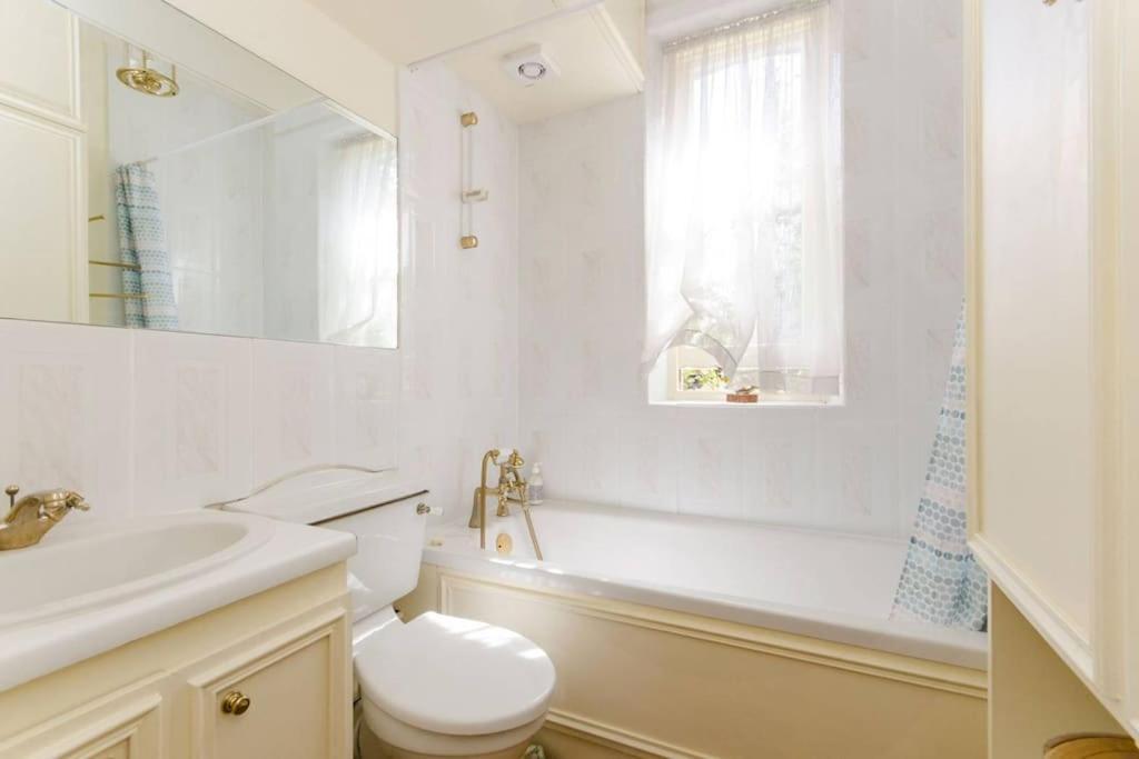 Large 3 Bed Flat In Central Wimbledon Londra Dış mekan fotoğraf